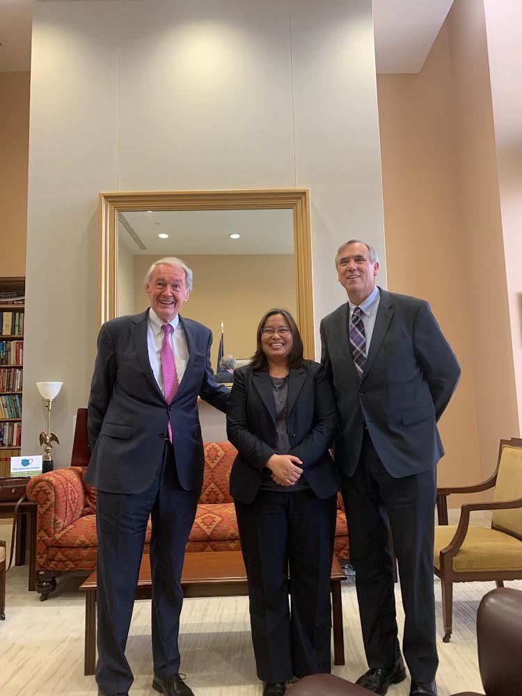 Pleased to meet with <a href="/SenJeffMerkley/">Senator Jeff Merkley</a> and <a href="/SenMarkey/">Ed Markey</a> on the current challenges and sanctions against #MOGE. Senator Merkley has always been committed to human rights and peace and democracy in #Myanmar, and has urged for the condemnation and sanctioning of the junta.