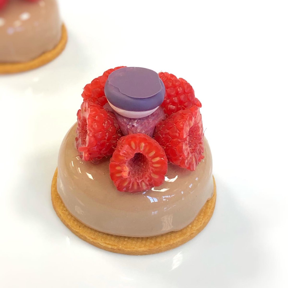 CASSIS, Raspberry and Origins Vietnam 45%

#pastrychef #antoniomontalto