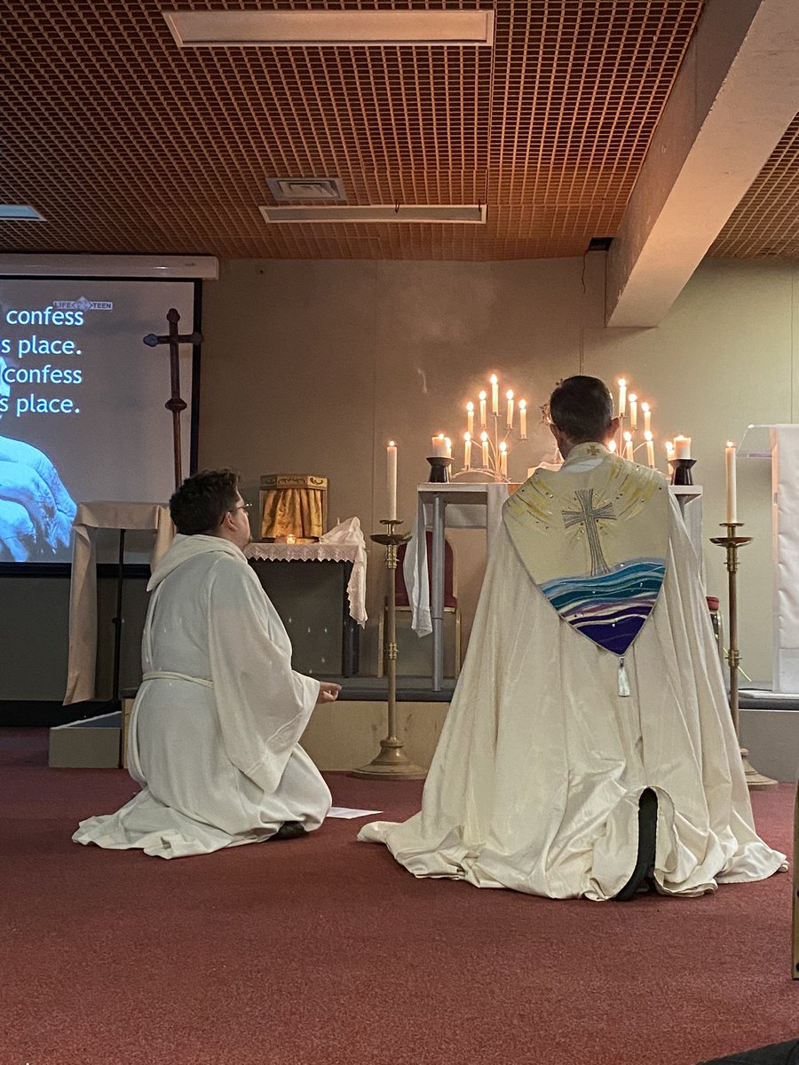 CartwrightLiam's tweet photo. Compline with Benediction last night #mysoulrests #tobeinyourpresence #OFMonsite2022 https://t.co/i6u9rzOV5Y