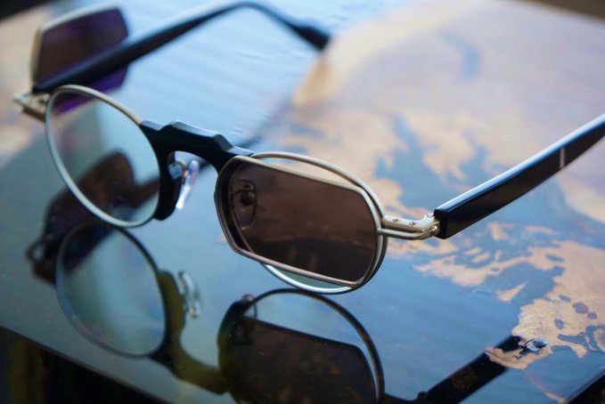 HIDEO_KOJIMA_EN's tweet photo. 1/2
These sunglasses took a long time to complete. Usually I have to bring another pair of regular glasses for night time when I wear sunglasses to the beach because I put prescription lenses in the lenses of the sunglasses. I can't see at night or indoors with sunglasses. https://t.co/eEAXJrHNbX