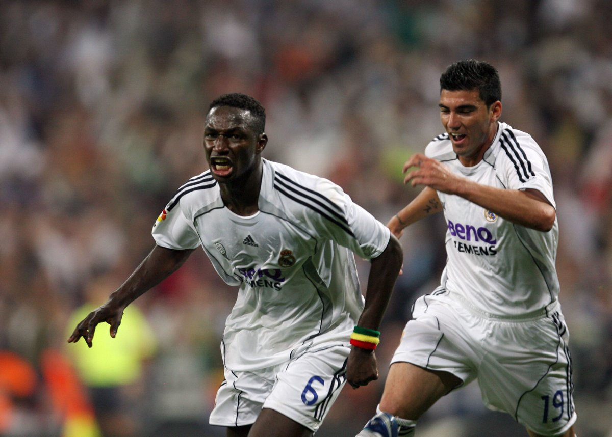 lagalerna_'s tweet image. 🎂4⃣1⃣ años le caen al bueno de Mahamadou Diarra.

Durante su etapa en el @realmadrid ganó dos Ligas, una Copa del Rey y una Supercopa de España.

¡Felicidades, @mahamadoudiarr1!