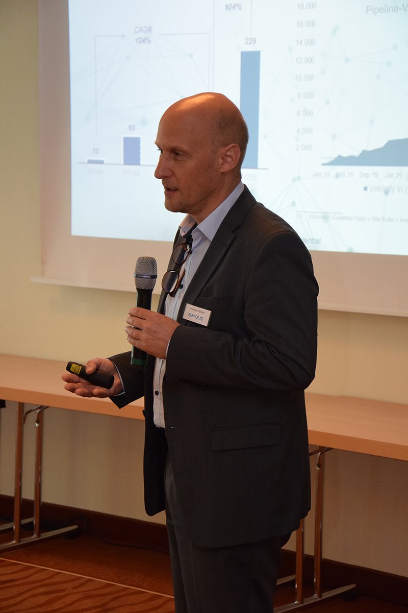 EmpolisSoftware's tweet photo. Unser CEO Andreas Klüter erläutert auf dem #EmpolisPartnerSummit unsere Wachstumsstory. Im letzten Jahr erzielten wir den höchsten Umsatz in unserer Unternehmensgeschichte und konnten den Jahresumsatz um 15 Prozent steigern. https://t.co/hbR4bFlPKE