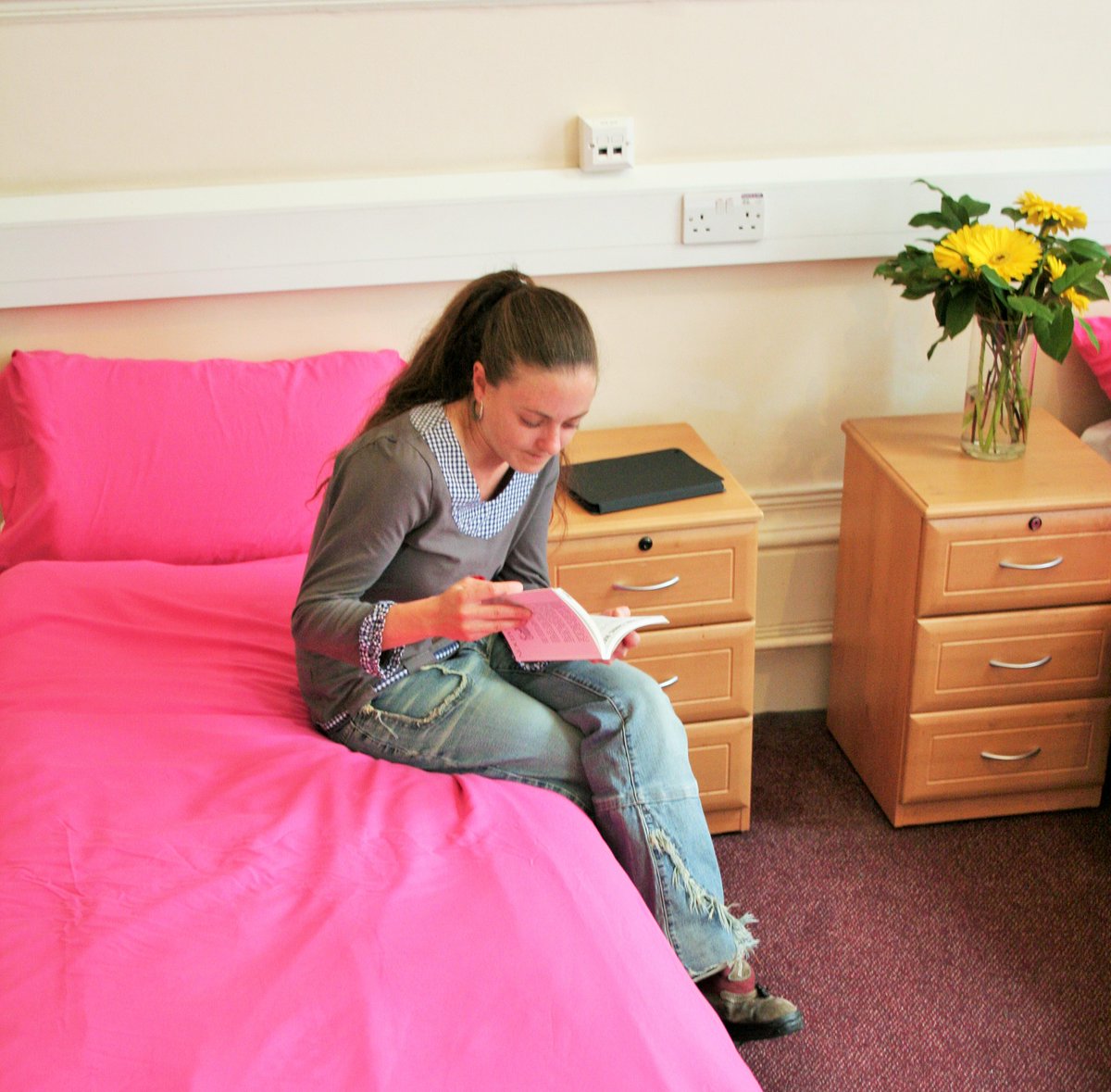 LHALondon's tweet image. Situated in a stunning and historic building overlooking Kensington Gardens, our catered hostel is hidden away in a serene cul-de-sac.

See more: ow.ly/9yTG50JaGr1
-
#londonlife #lancastergate #singlerooms #sharedrooms