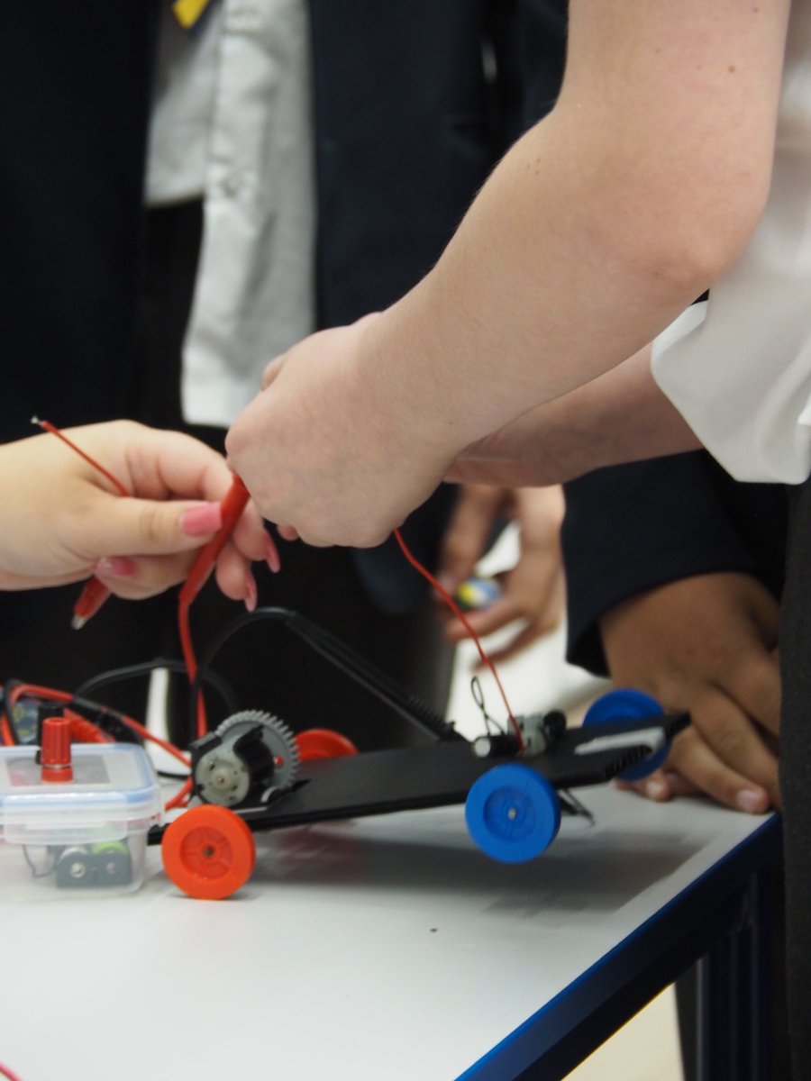 bydesigngroup's tweet photo. First session of the day complete at @DerbyCathSchool for Green Drive! Year 8 have enjoyed building electric cars & seeing how far they can go, along with learning about sustainability ๐ก @DDAT_Derby #GreenDrive #renewableenergy #education #learnbydesign https://t.co/6HHF2pRFUG