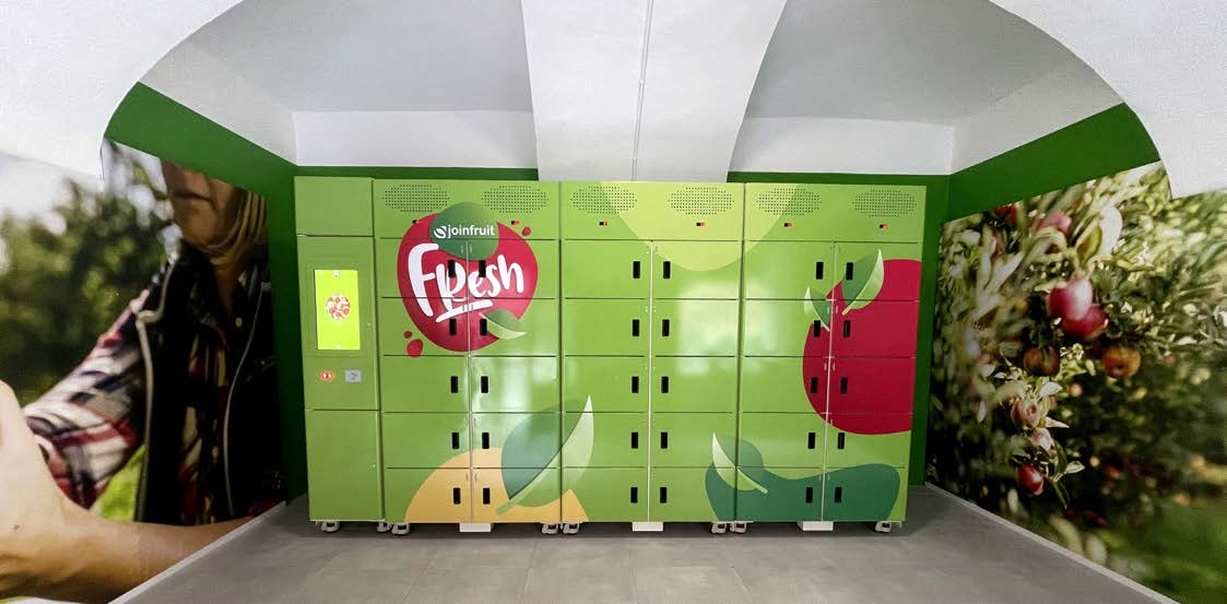 ricoheurope's tweet photo. Fancy fresh fruit on demand?🍎🍓🍌

With our refrigerated smart lockers, @joinfruit_  customers can order fruit and collect it less than 24 hours later.

Learn more: https://t.co/71XmLbFGS3 https://t.co/ZYSBlblOXh