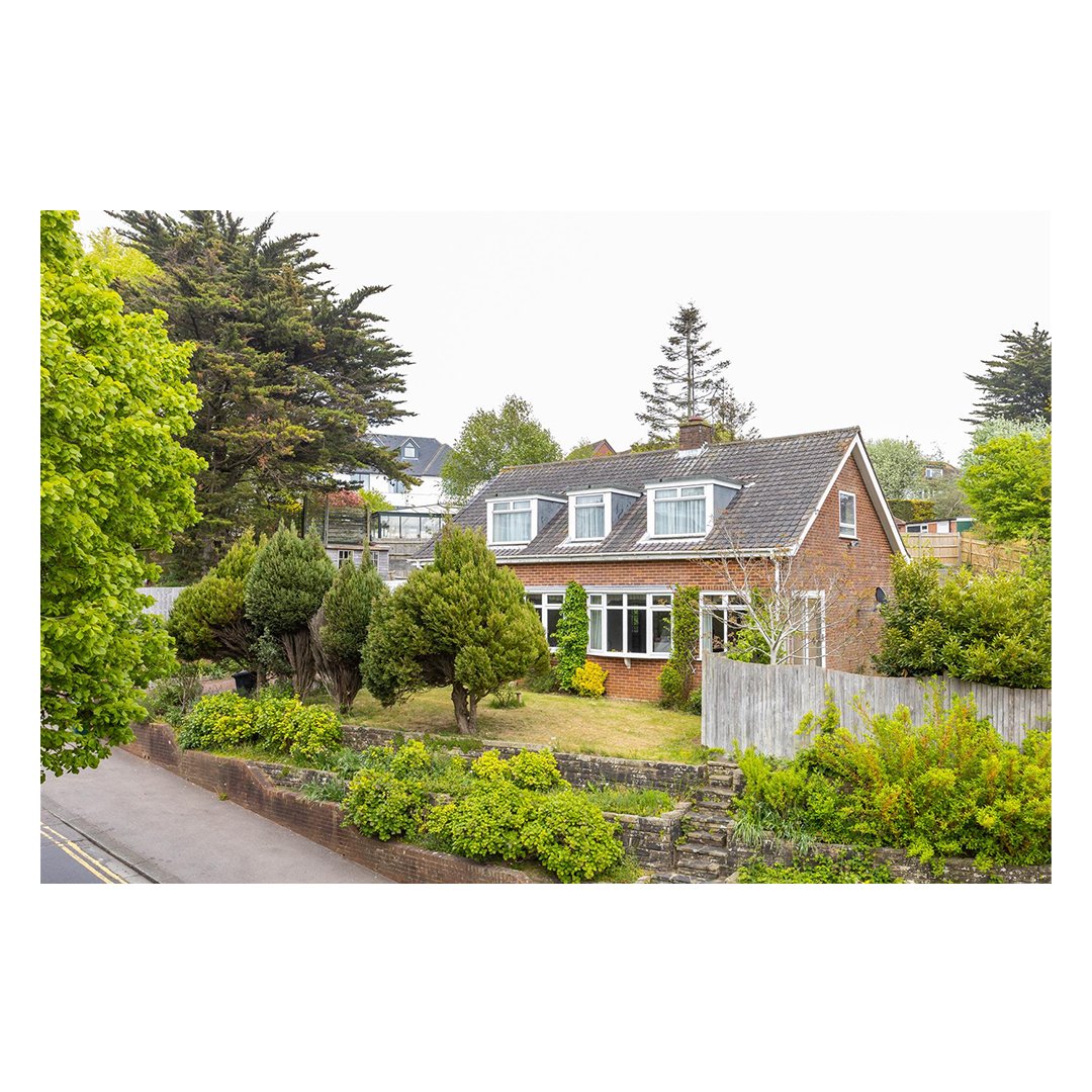 LextonsAgent's tweet photo. Sales - Lextons are delighted to market this detached four bedroom property arranged over two floors and offers fantastic potential for updating and modernisation throughout to create the ideal family home.

Click here for more information: https://t.co/RFvtVr9xkS https://t.co/x1UU7zJfyO