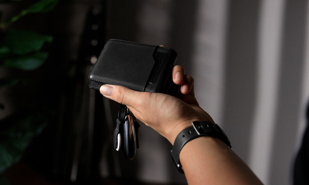 TYO_Mac's tweet photo. 【NOMAD再入荷情報 5/18】大変長らくお待たせいたしました！＜NOMAD Horween Leather カードウォレットプラス＞ ブラックモデル本日、入荷。＜NOMAD Card for AirTag＞にも対応。https://t.co/wSsmKkgnWP #NOMAD #AirTag #TokyoMac https://t.co/GfkMRW4jdz