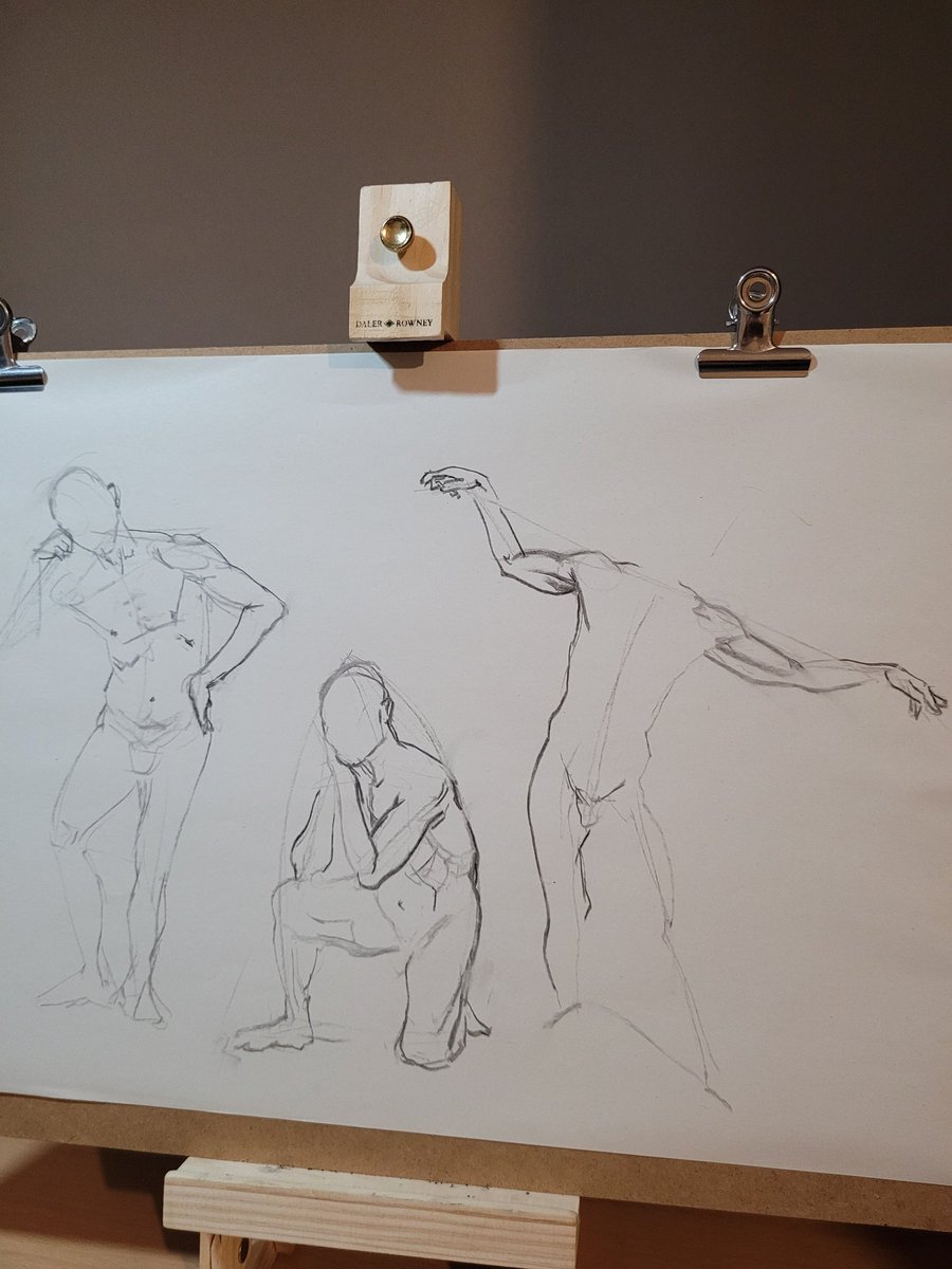 DavidsArtHowse's tweet photo. 5-10 minute poses from life drawing last week. Using more construction lines. No specific techniques. Just using them wherever it feels natural https://t.co/DIw5lywB0a