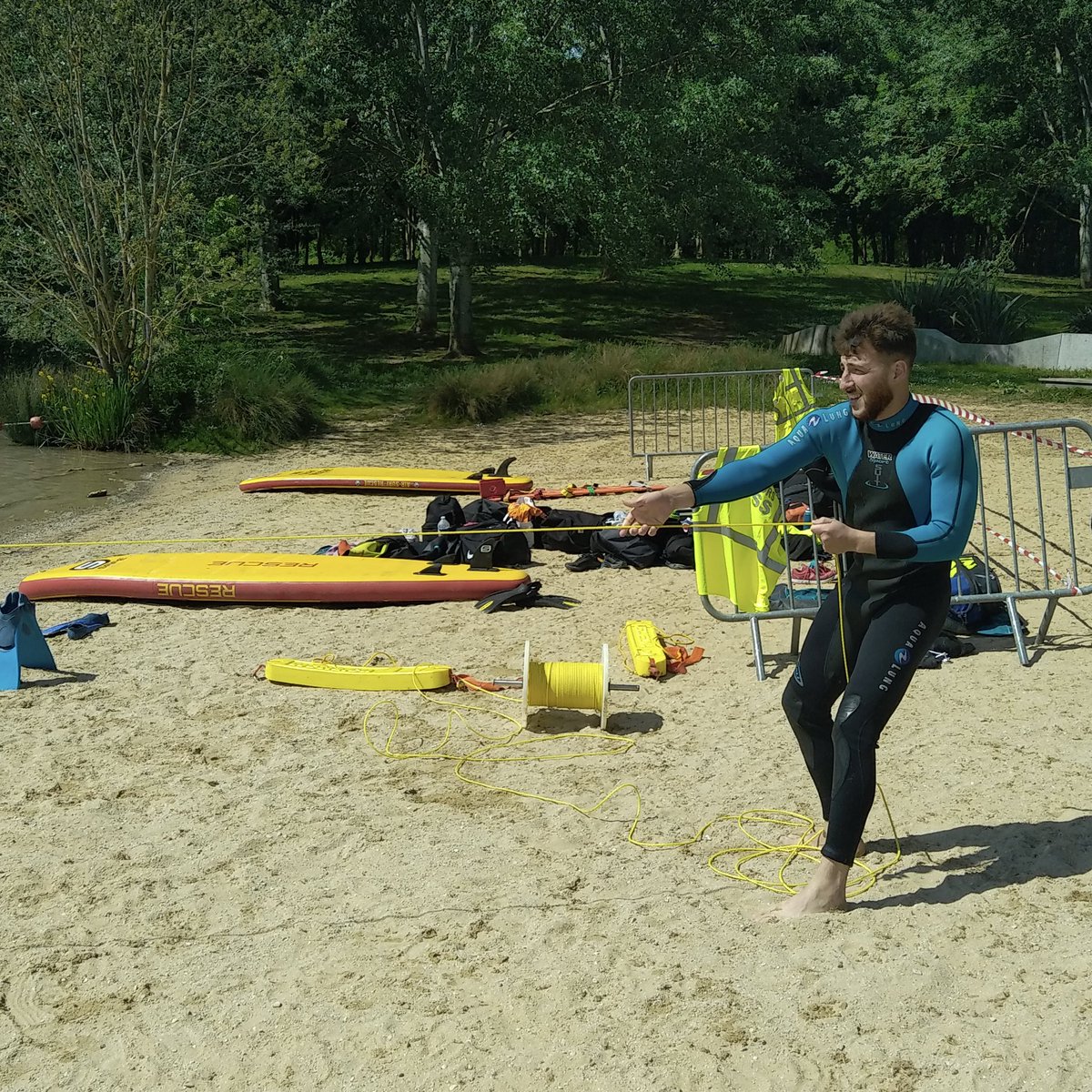 FFSSParis's tweet photo. Première formation SSA EI (Surveillant Sauveteur Aquatique en Eaux Intérieures) ce week end à Torcy💦

Pour cette formation, tu dois être titulaire du BNSSA et titulaire ou en cours de formation au PSE2 📄

L’objectif est d’acquérir des compétences supplémentaires en sauvetage 🛟 https://t.co/1U0Lk5pwd4