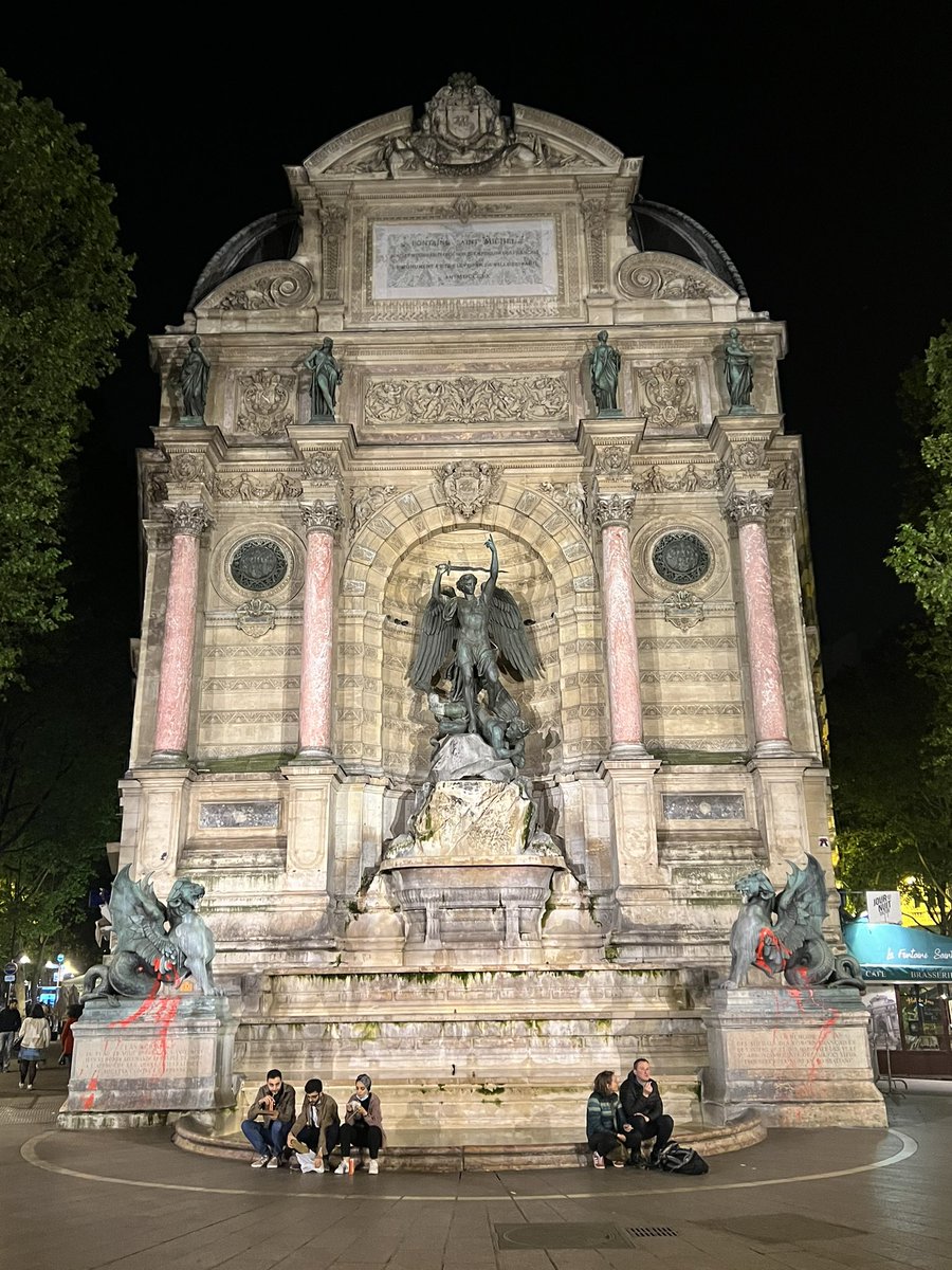 RunParis_France's tweet photo. Bonjour #running #runinparis #Paris https://t.co/1smWPckqYI