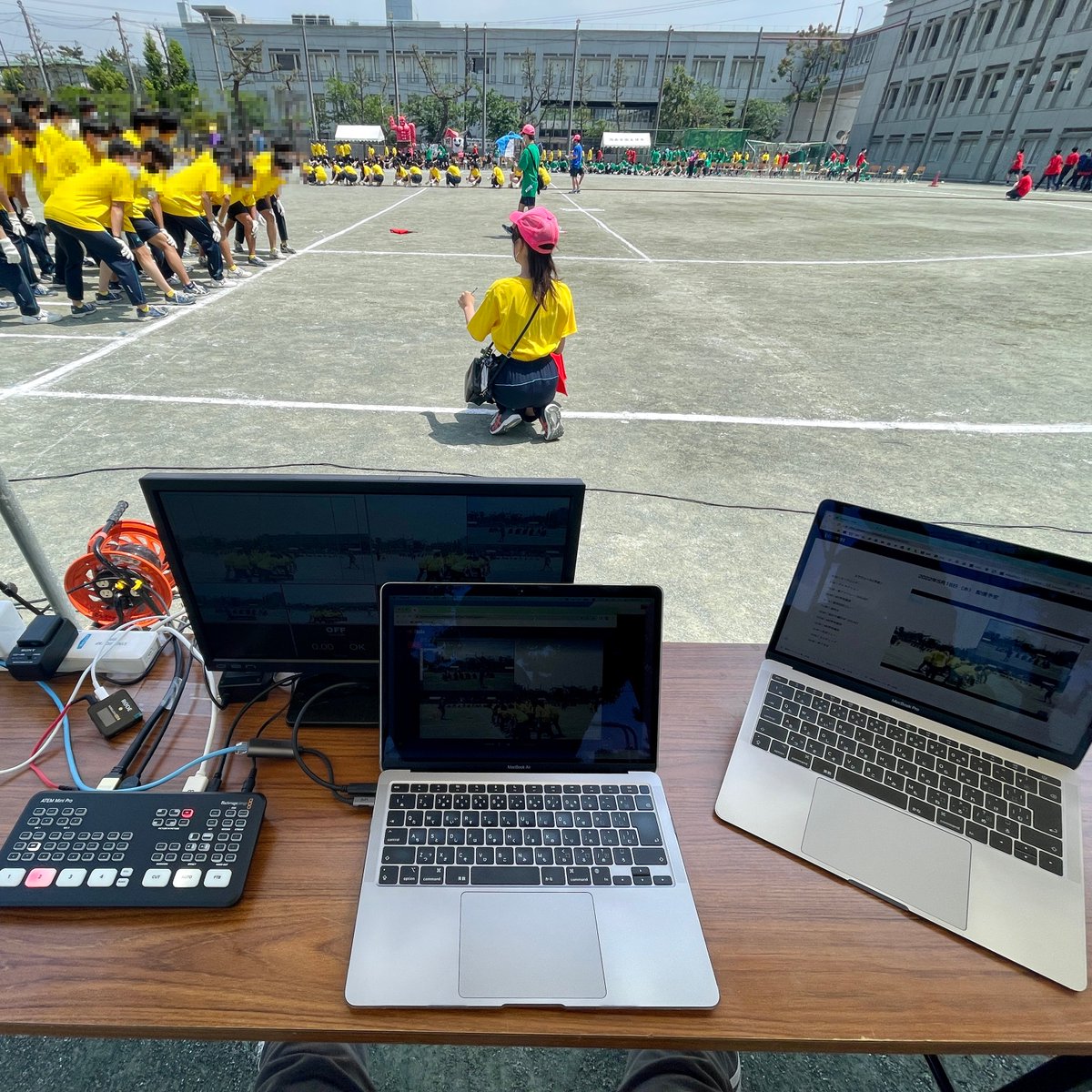 yusukex810's tweet photo. 体育祭の中継も3年目。
もはや自分の技術と機材では
限界に近いところまできてしまった感があり
どうUPDATEするのか・・・
来年に向けての宿題です。
#BMD #Blackmagicdesign #ATEM #ATEMmini #RODE #wirelessgo2 #YouTubeLive https://t.co/2WoOwh4LDX