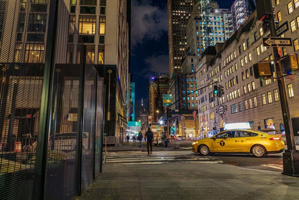 FenceSafe's tweet photo. Civil unrest can be worrying for shop fronts, but one store on New York's 5th Avenue decided to do things differently! 

Find out how here: https://t.co/ma6K8W7vnU

#newyork #newyorkcity #NYC #NY #5thavenue #avenue #store #civilunrest #temporaryfencing #temporarysecurity https://t.co/dRmPWPoH1R