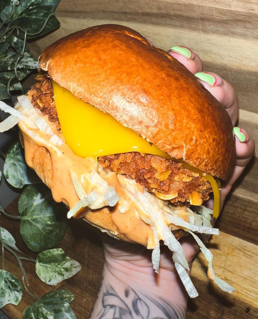Domevegan's tweet photo. It’s gonna be a Crispy, Cheezey summer @Domevegan 🍔 https://t.co/5m7QHULDG2