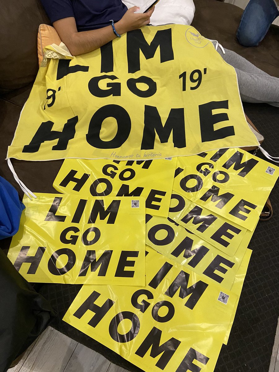 Hi <a href="/LiverpoolFC/">Liverpool FC</a> the president of valencia has seriously insulted you, all the fans of Liverpool should show this banner in the final of the champions to the whole world