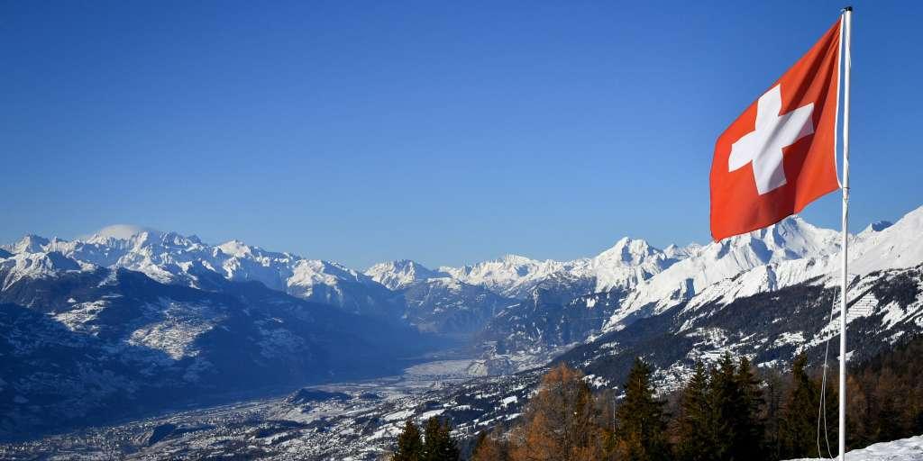 WaraLover's tweet photo. 🇨🇭 La #Suisse va-t-elle sortir de sa traditionnelle neutralité ? Après la Finlande et la Suède, la Suisse initie un rapprochement avec l'Otan. Des exercices militaires avec les pays membres de l'Otan sont ainsi envisagés.
https://t.co/x48gsEpuBm https://t.co/PtJfYqI4Fq