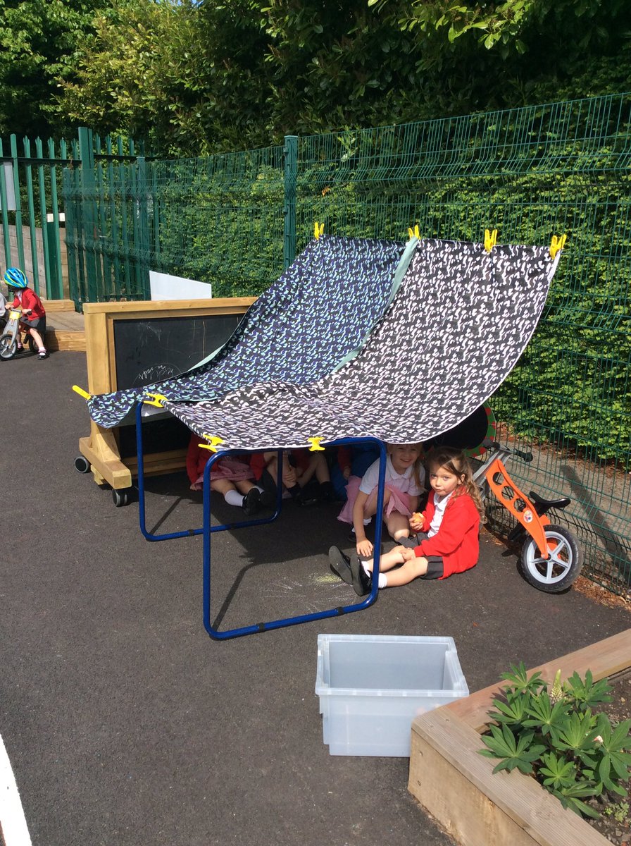 ECSTGOldham's tweet photo. Reception are having fun in the sun this morning. π They have enjoyed playing in the water, watering our flowers and they worked as a team to make a den π·π¦π
#loveoflearning
#shineourlight https://t.co/ZdWphec2SJ