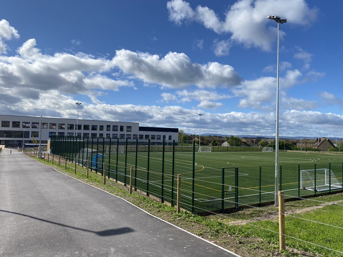 1johncairns's tweet image. Great to be back out to @LossieHigh this morning for our @DYWMoray @balfourbeatty construction info session.

#futureexperts