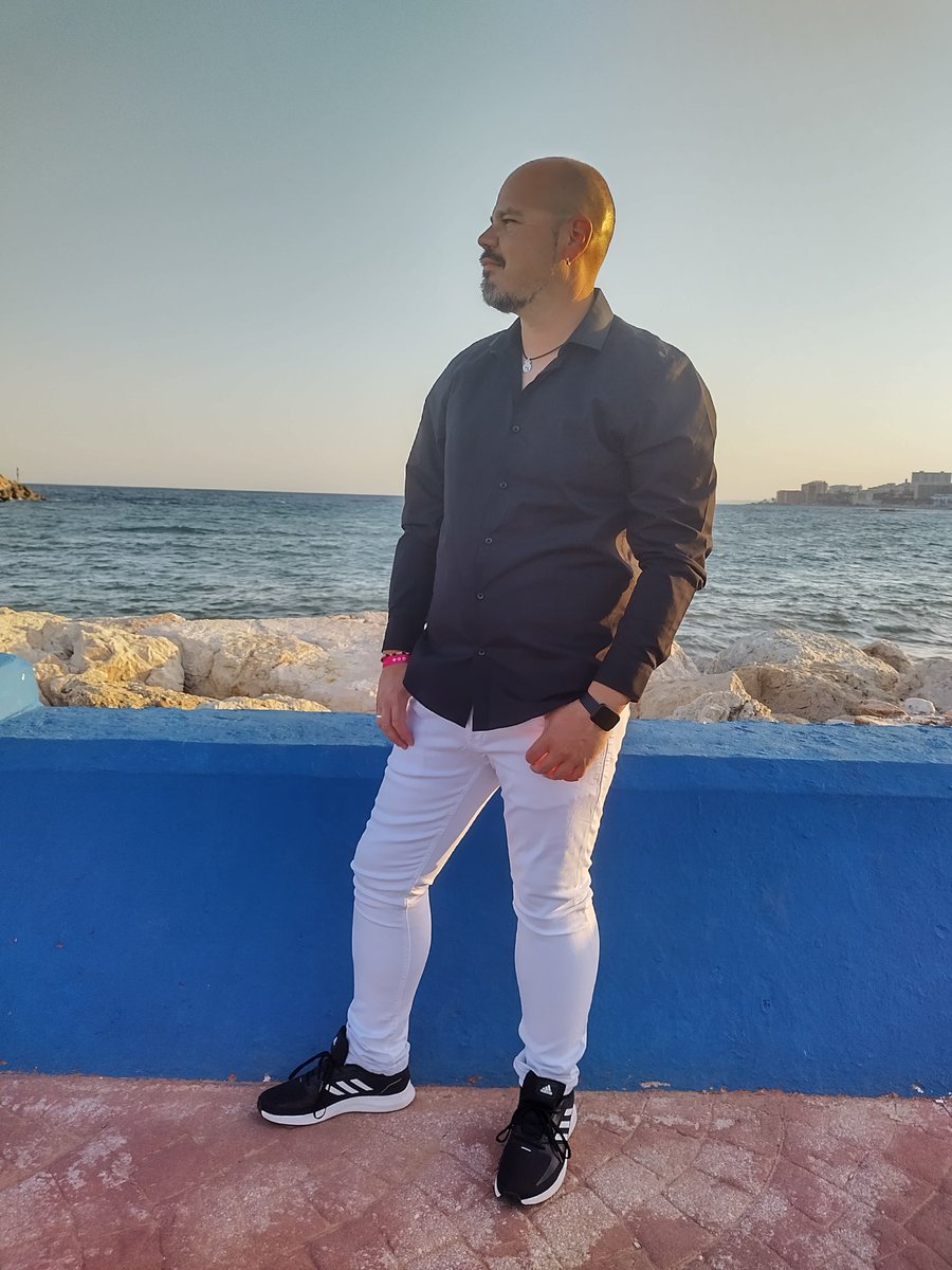 Elio301277's tweet photo. 🌴🌴 #playa #Benalmadena #solecito #gafasdesol #tardedesol #Cordoba #CórdobaESP #Andalucia #España #LaCarlota #Malaga https://t.co/o04NglpZlS