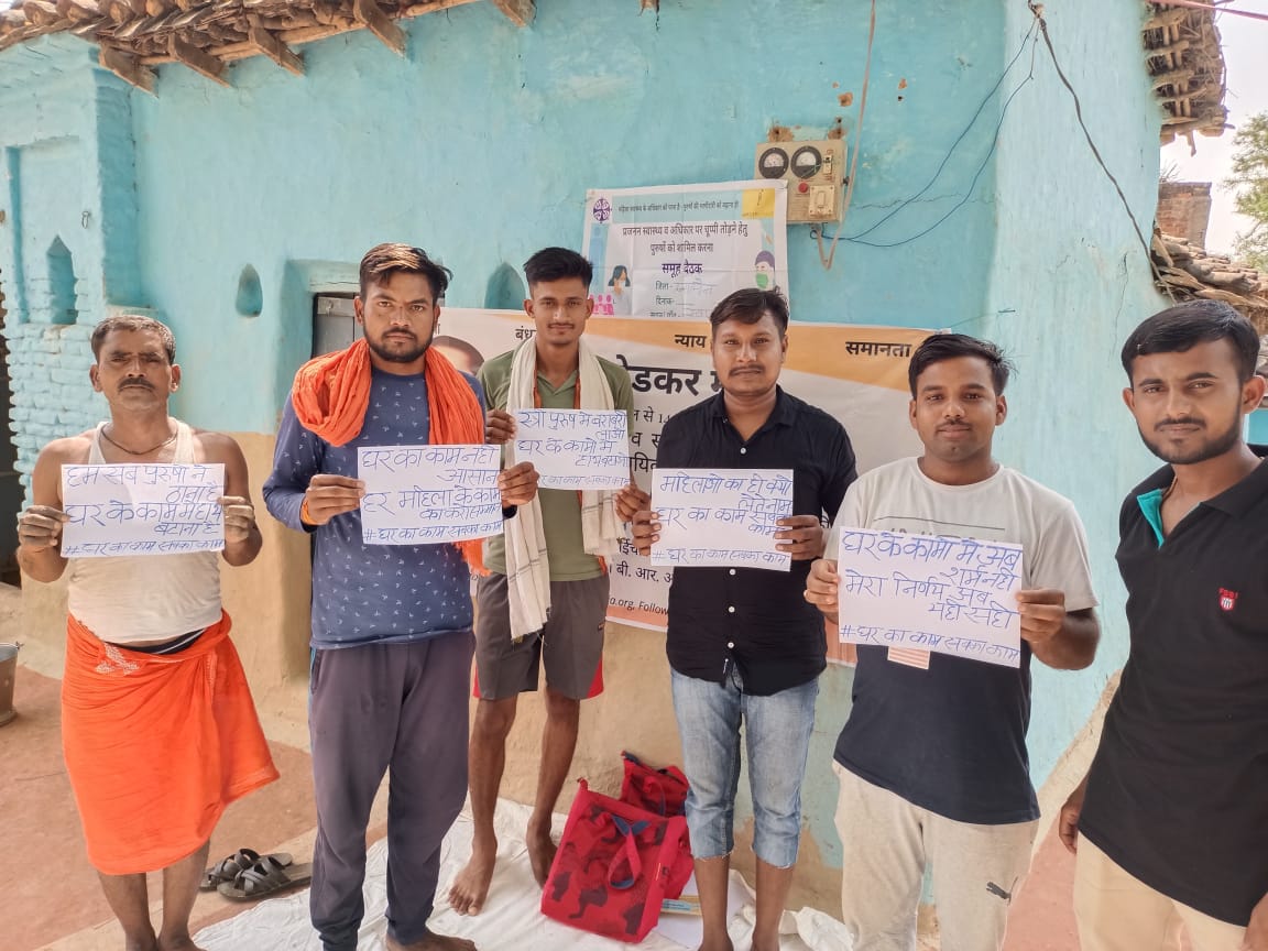 sahayogindiaa's tweet photo. #ShareTheBurden
Samanta Saathis from Jalaun, SIddharthnagar, Barabanki, Varanasi came together to question and discuss gender roles by participating in day-to-day household chores. 
#GharKaKaamSabkaKaam #MainHoonSajhedaar #MenForGenderJustice #MainHoonAzad #unpaidcarework https://t.co/JRRHe5qsm3