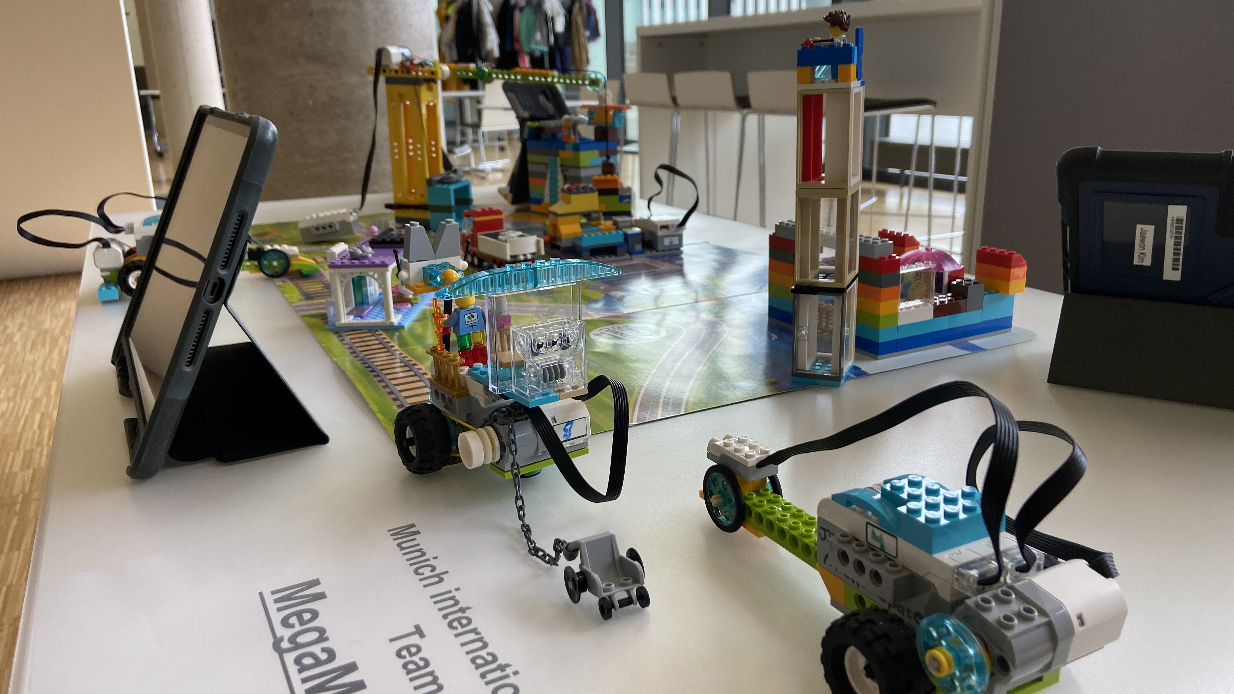blanding forvisning låg Munich International School on Twitter: "Seven members of the After School  Activities Lego #Robotics (Grades 1 – 3) group successfully participated in  a presentation on April 29 at the University of #Augsburg