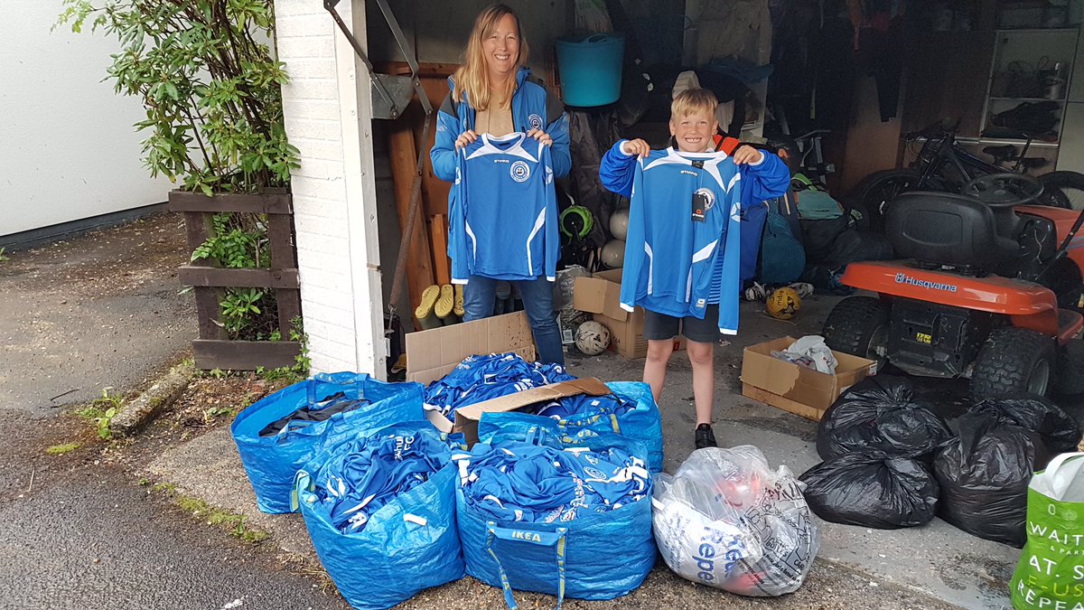 KitAid's tweet photo. A very big KitAid thank you to Katie and Joseph from @Brock_FC for a great donation of kit. 
If you are buying new kits for your club and don’t need the old ones please get in touch
#grassrootsfootball #Brockenhurst https://t.co/vorvQIXK9T