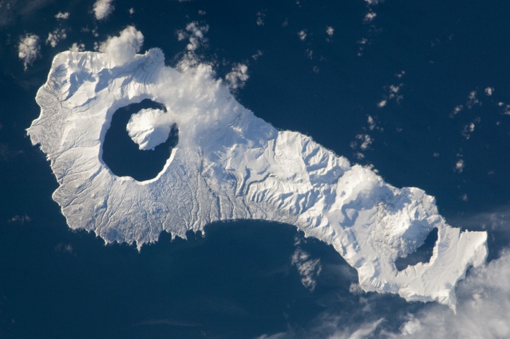 marsrader's tweet photo. Onekotan island (Kurils) from space - an island supporting a smaller island within its crater lake. https://t.co/AD9jx9GXKB