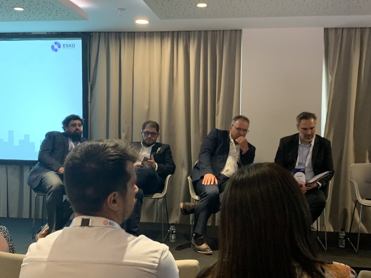 Renal_Ints's tweet photo. If the goal of maintenance is to prolong the life of vascular access, the sequence of treatments matters. So #DCB first and stent graft second for #ESKD lesions on the choice between #DCB and stunting. #eskdsummit @BDandCo https://t.co/Ene7RXC626