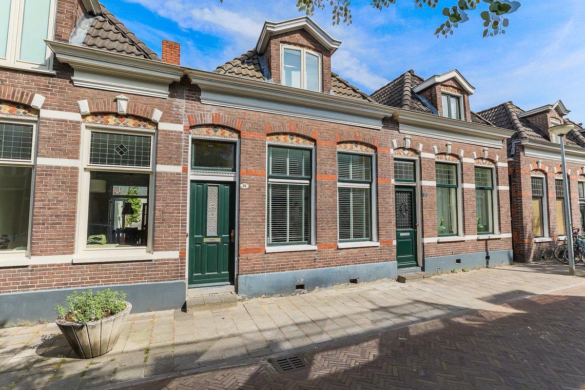 Hopma_makelaar's tweet photo. hopma.makelaardij De sfeer van vroeger en het gemak van nu! Dat vind je in deze sfeervolle Schipperswoning gelegen in de geliefde Schildersbuurt.
Nieuwsgierig? https://t.co/pgxzbBi1y6

#makelaar #schipperswoning #groningen #huistekoop https://t.co/acDesJOxi2