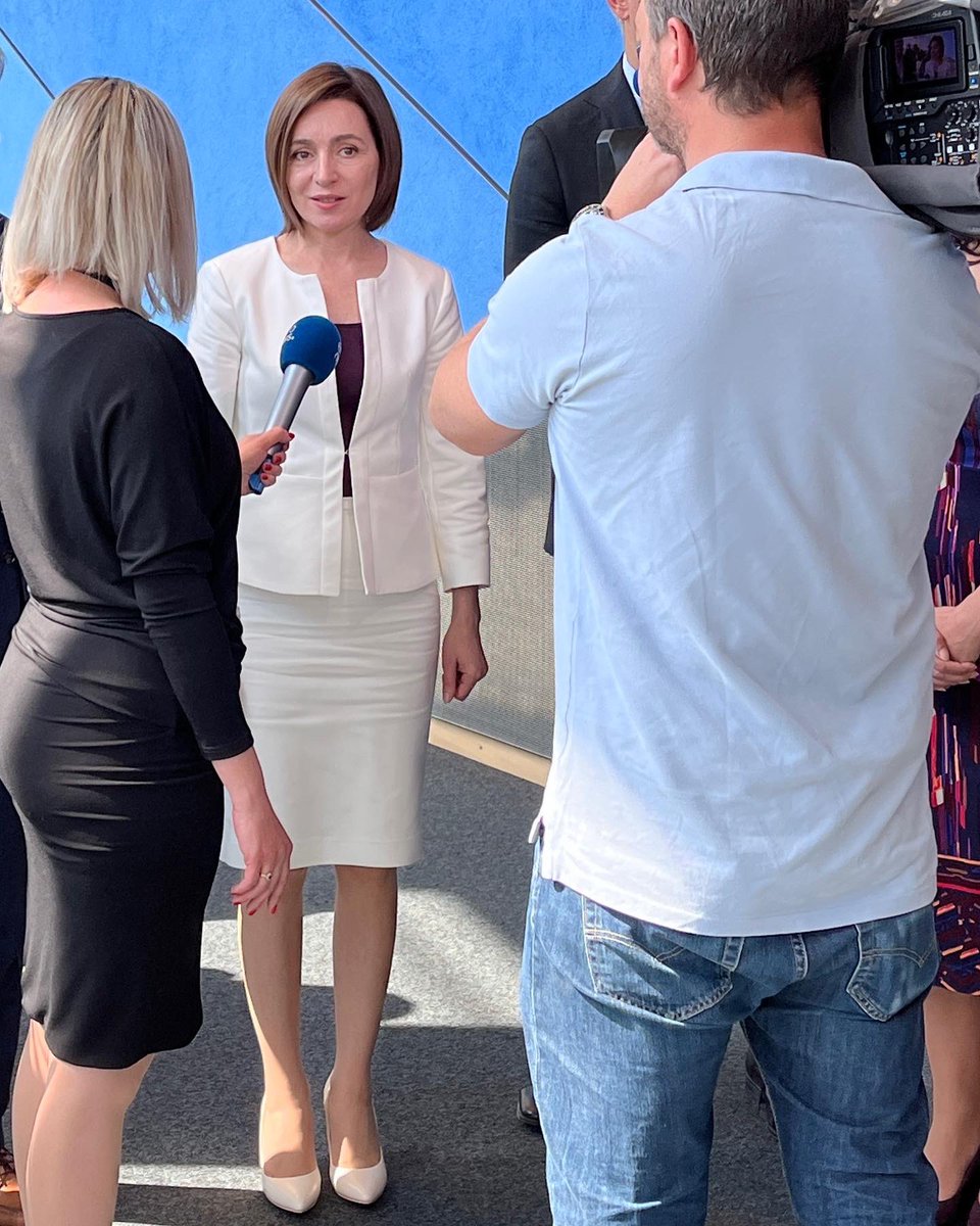 VladDanGheorghe's tweet photo. President @sandumaiamd, now in the @Europarl_EN. The Republic of Moldova wants the status of a candidate country for joining the European Union. And we want it too. #UnitedIn the EU. 🇪🇺🇲🇩 https://t.co/se9wn7shDE