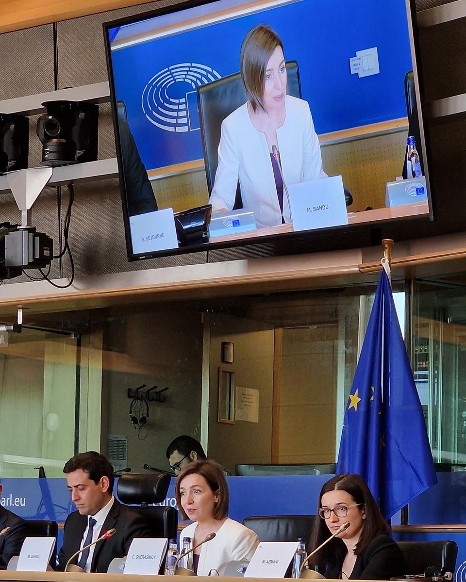 VladDanGheorghe's tweet photo. President @sandumaiamd, now in the @Europarl_EN. The Republic of Moldova wants the status of a candidate country for joining the European Union. And we want it too. #UnitedIn the EU. 🇪🇺🇲🇩 https://t.co/se9wn7shDE