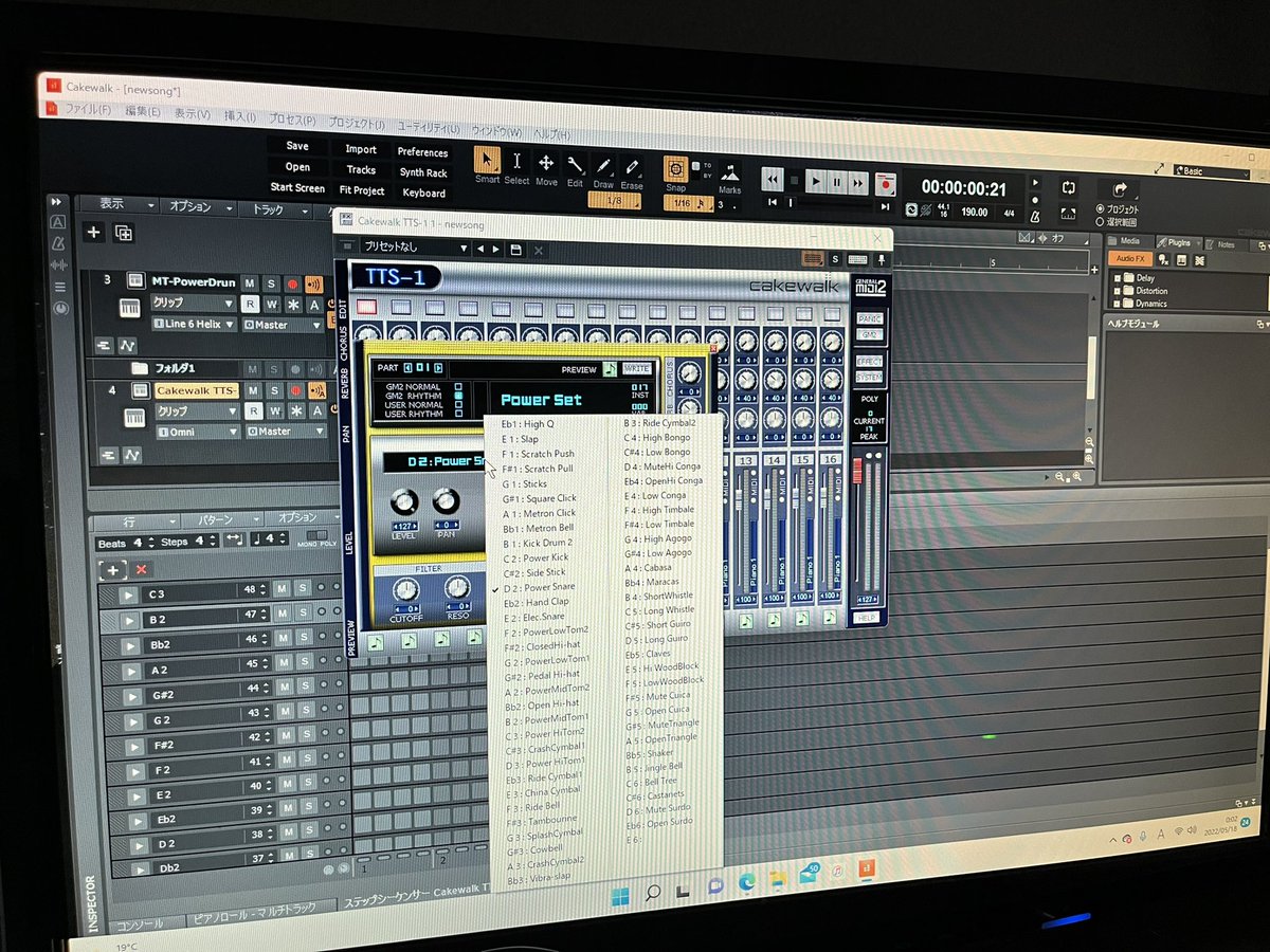 N9x9LfzplBoneMq's tweet photo. 曲作るのにオケ作るのって皆さん何を使ってるんでしょうか?
お金のないツヂは無料のcakewalkで全部まかなおうとしてるんだけど初めてで何にもわかりませーん(笑)。
MIDIの仕組みを今日ようやく知りました(笑)。
#cakewalk
#TTS1 https://t.co/9Fliyppcp6