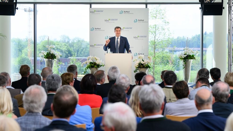 Markus_Soeder's tweet photo. Eröffnung des Klinikneubaus in #Wasserburg: Hier finden psychisch-neurologische Behandlung und hochmoderne Grundversorgung an einem Platz zusammen. Bayern hat dieses Projekt mit über 100 Mio. Euro gefördert. Wir stärken die medizinische Versorgung in allen Regionen Bayerns! https://t.co/xzNGkwB67J