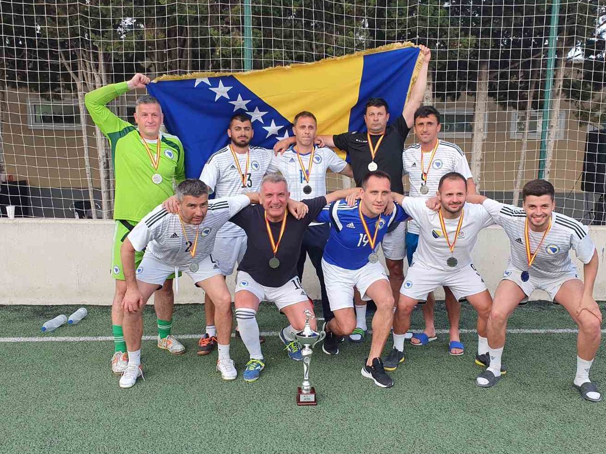 MSBosnia's tweet photo. Veliki uspjeh ekipe Ministarstva sigurnosti Bosne i Hercegovine @SIPA_Policija @spsgovba #GPBiH #DKPT na svjetskom futsal turniru sigurnosnih agencija “Majorka 2022”.
Čestitke za uspješno predstavljanje 🇧🇦 i osvojenu 🥈🏆 https://t.co/zcvm7m527k
