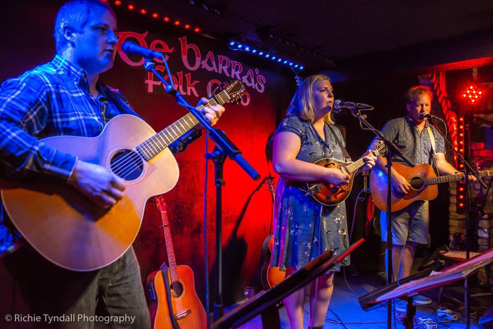 DeBarraFolkClub's tweet photo. Wayward Folk take over the Front Bar tonight!
Chances of these 3 amazing musicians paths intersecting has become v rare so don’t miss out!
📸 by Richie Tyndell
#DeBarras #FolkClub #WaywardFolk #Clonakilty #WestCork #BestCork #GavMoore #JohnFitz #PaulaKOBrien #guitartown https://t.co/PXBp6kLo4p