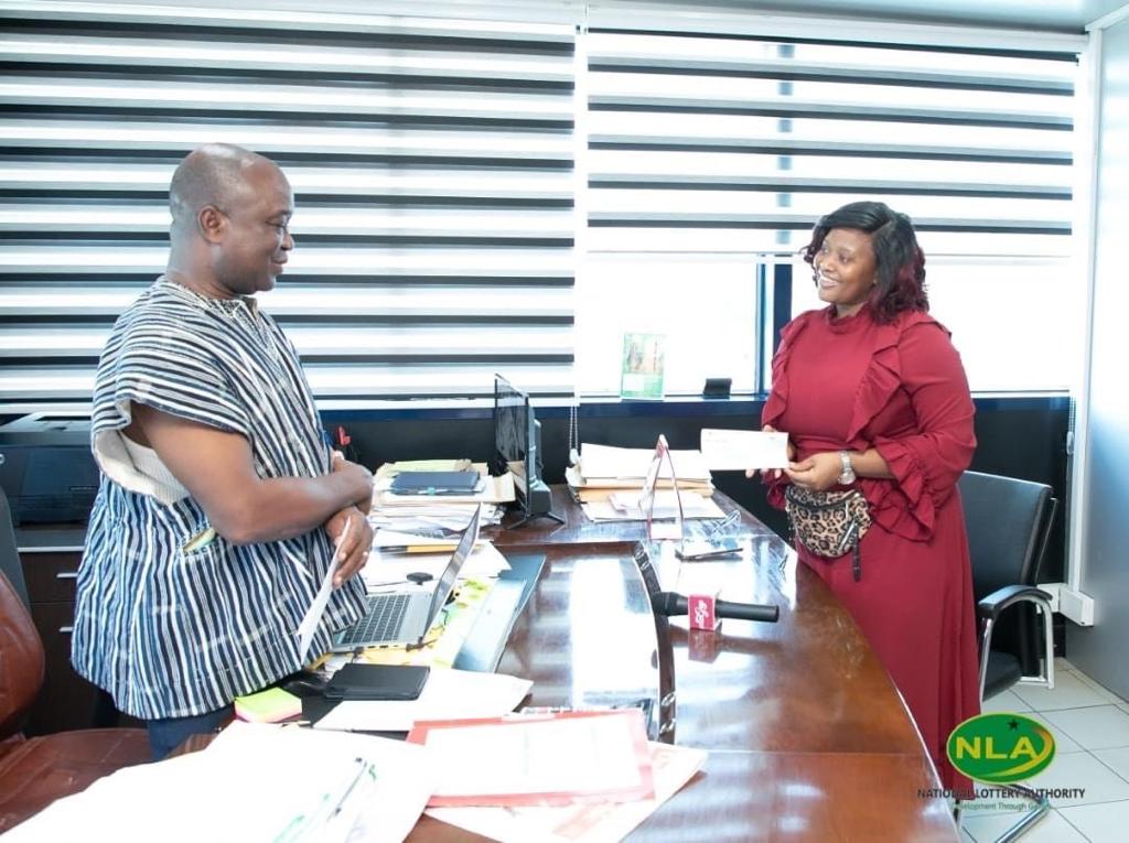 NLA_goodcauses's tweet photo. NLA GOOD CAUSES FOUNDATION supports Veteran actor . Following a story by media personality MzGee, we have presented a cheque to Mr William Addo popularly known as "Akpats3". This is to help alleviate the current situation of the actor who has been unwell in the last few years. https://t.co/D1rHSth96P