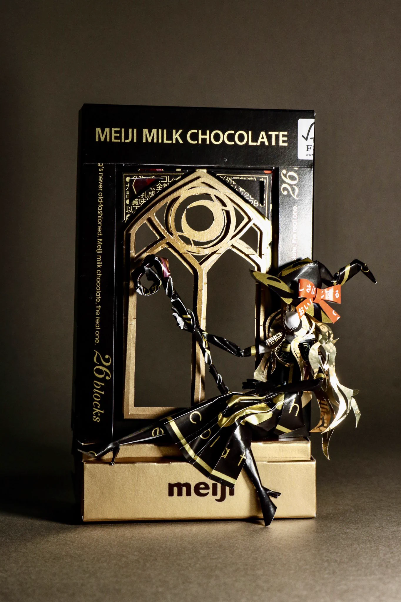 【話題】明治ミルクチョコレートの空箱で作ったとは思えないほどの作品…