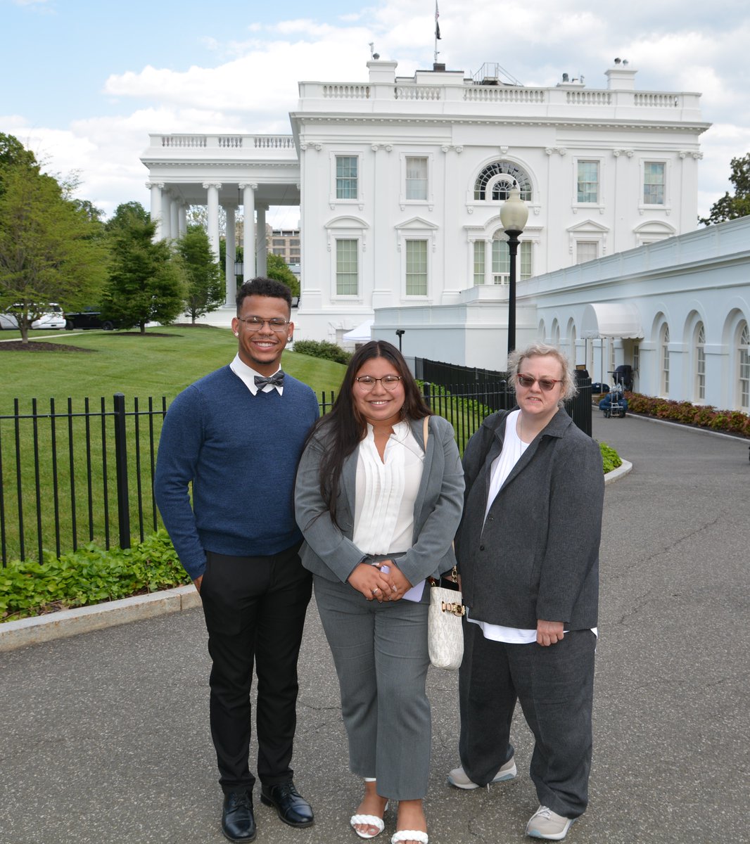 dansteinberg's tweet photo. Inside the White House! Former, present @Otterbein student body presidents, PR majors Joseline Martinez-Cortez &amp; Timmy Wotring, visited Wash. DC, for the 1st time. @OtterbeinCOMM profs Nichelle McNabb &amp; Dan Steinberg joined in. Experiential learning! @otterbeinpres https://t.co/Fhh7L8ddTR