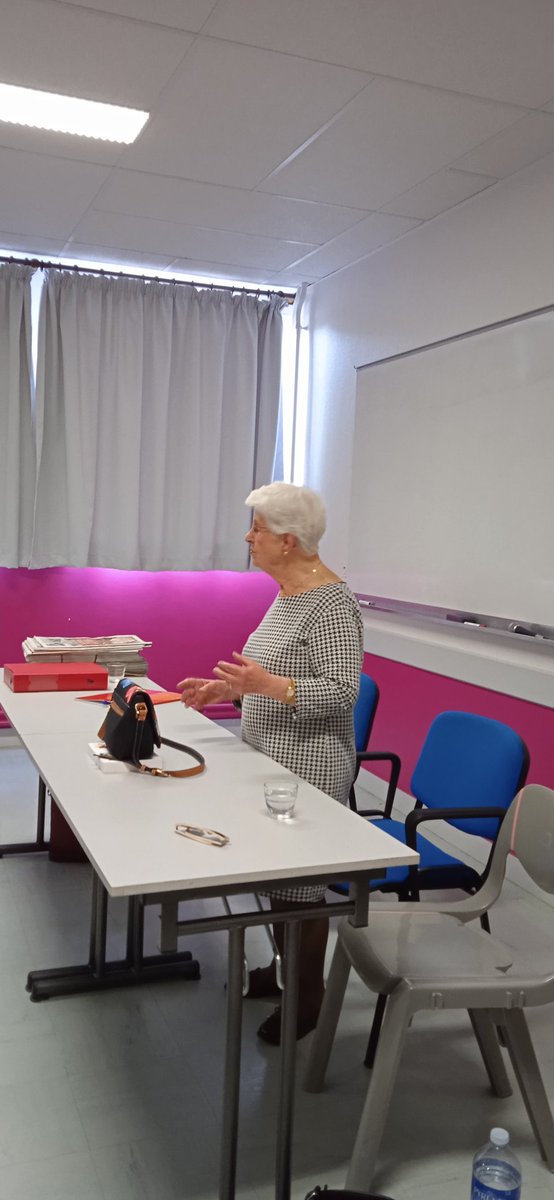 CollegeCasteret's tweet photo. 🙏 infiniment Mme Lili Leignel, déportée à 11 ans à #Ravensbrück et #Bergenbelsen pour votre magnifique témoignage, devant nos 3e, passeurs de mémoire à leur tour, désormais, grâce à vous. Bcp d'émotion chez nos élèves, la force de votre parole est une leçon  @acpoitiers @dsden16 https://t.co/N2LhRxVSmI