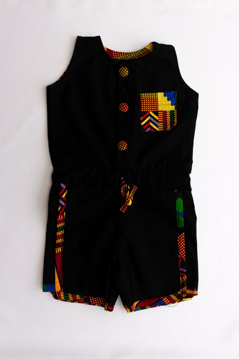 KiddoWax's tweet photo. Notre première collection Afro Chic pour vos filles de 01-08 ans  est prête 👗
📍 Yaoundé mais livraison possible pour les autres villes.
#MadeInCameroonDay https://t.co/fqueRwRn0z