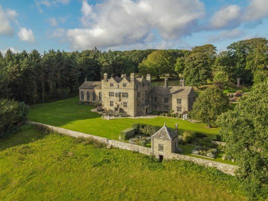 A breathtaking Grade I listed home on the edge of the Yorkshire Dales with a show-stopping former chapel ift.tt/bWjsKky