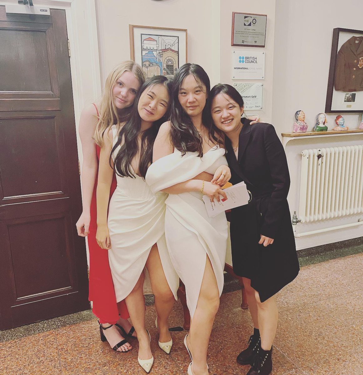 sfc_boarding's tweet photo. Our Year 13 have reached their Leavers Celebration 🎉 #almostexamtime #studyleavebegins #year13leavers #notquitegoodbye #dressup #leaversdinner #leavers2022 #boardinghouse #boardingschool #iloveboarding https://t.co/6ScSmX0ruh