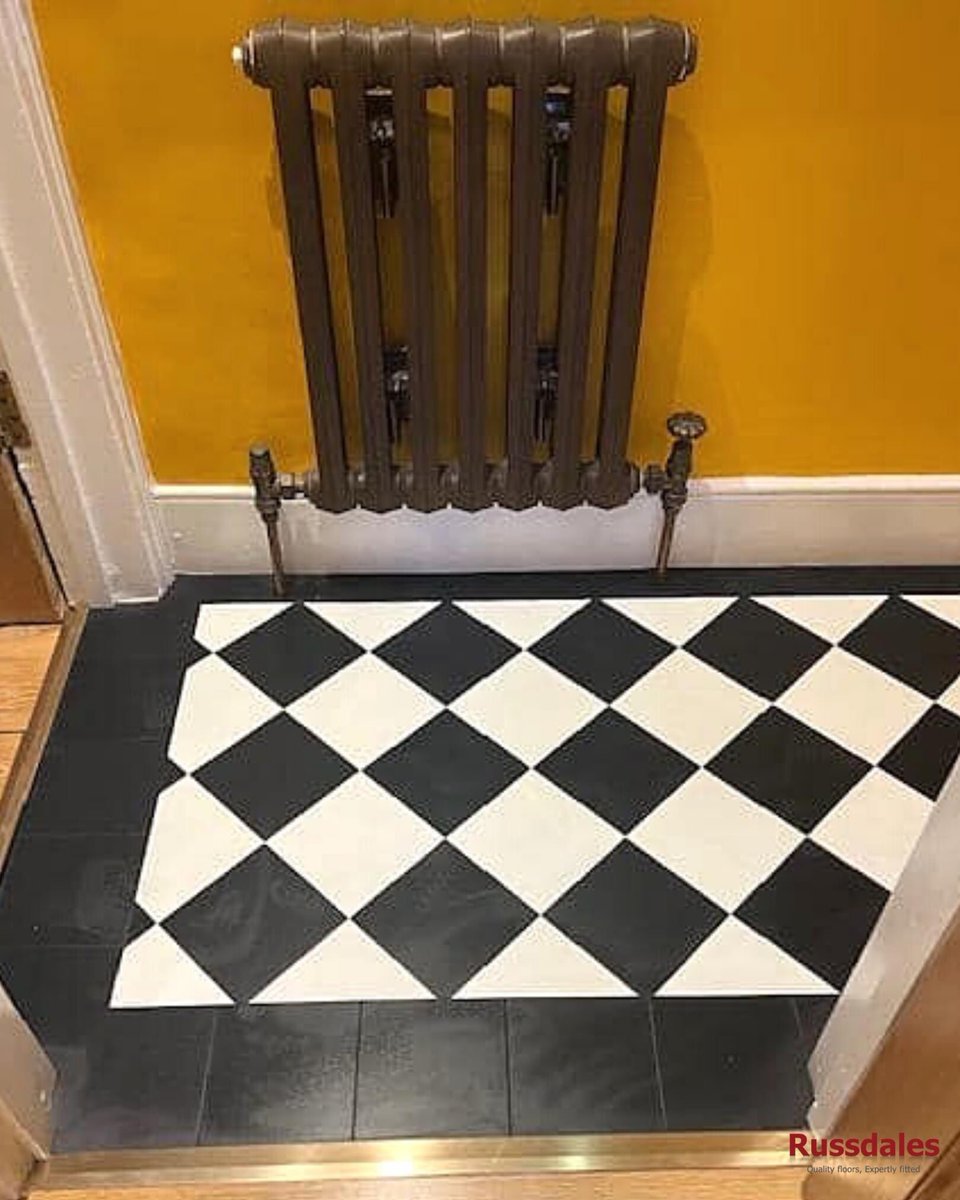 #Amtico Decor black and white floor with diamond border fitted to the hall and 6" black and white checkerboard design with black border fitted to 3 landings. 🤩

If you are thinking of buying a new floor, book your appointment and visit us. 
calendly.com/russdales/your…