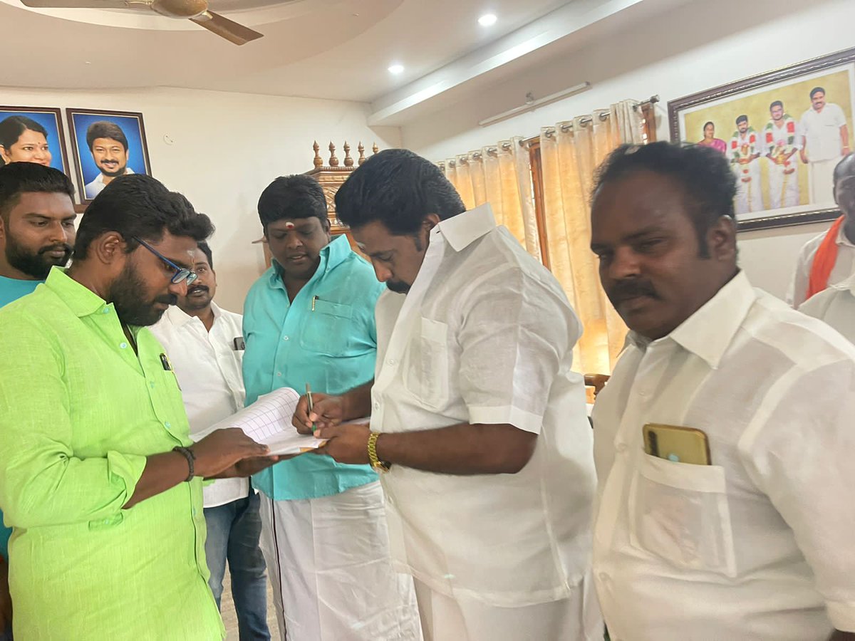 MPalaniyandiMLA's tweet photo. @DMKITwing உறுப்பினர் சேர்க்கையில் பங்கேற்று என்னை திருவரங்கம் தொகுதி @DMKITwing உறுப்பினராக பதிவு செய்து கொண்டேன்

அனைவரும் உறுப்பினராக Onlineல் பதிவு செய்துகொள்ளவும்  https://t.co/QC0hnwfTjC

@TRBRajaa @BkesavanOfcl https://t.co/e2dnNEB7U1