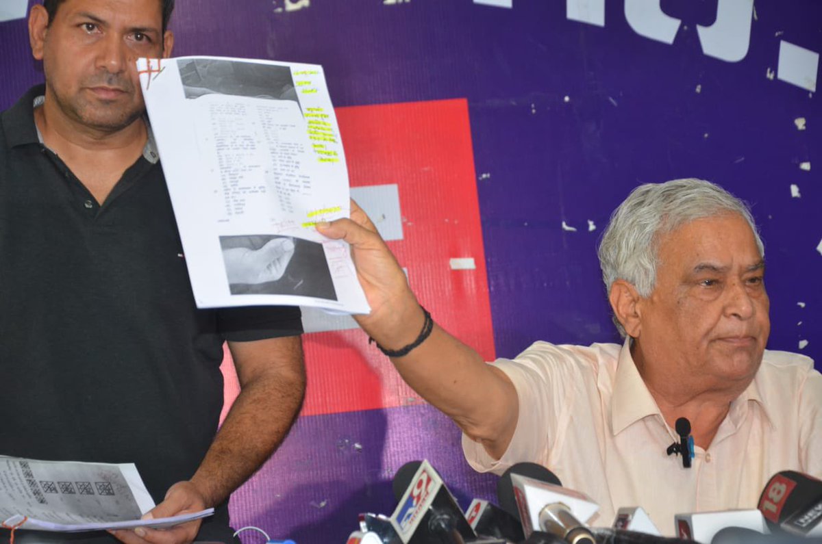 प्रदेश में आगामी रीट भर्ती परीक्षा 2022 होने वाली है सबसे बड़ी बात यह है कि इसकी भी जिम्मेदारी टीसीएस कंपनी को ही दी गई है, मेरा सरकार से निवेदन है कि युवाओं के भविष्य के साथ खिलवाड़ ना करें।

यदि टीसीएस से ही यह भर्ती परीक्षा करवाई तो बड़े स्तर पर घोटाला होगा<a href="/rpbreakingnews/">Rajasthan Patrika</a>