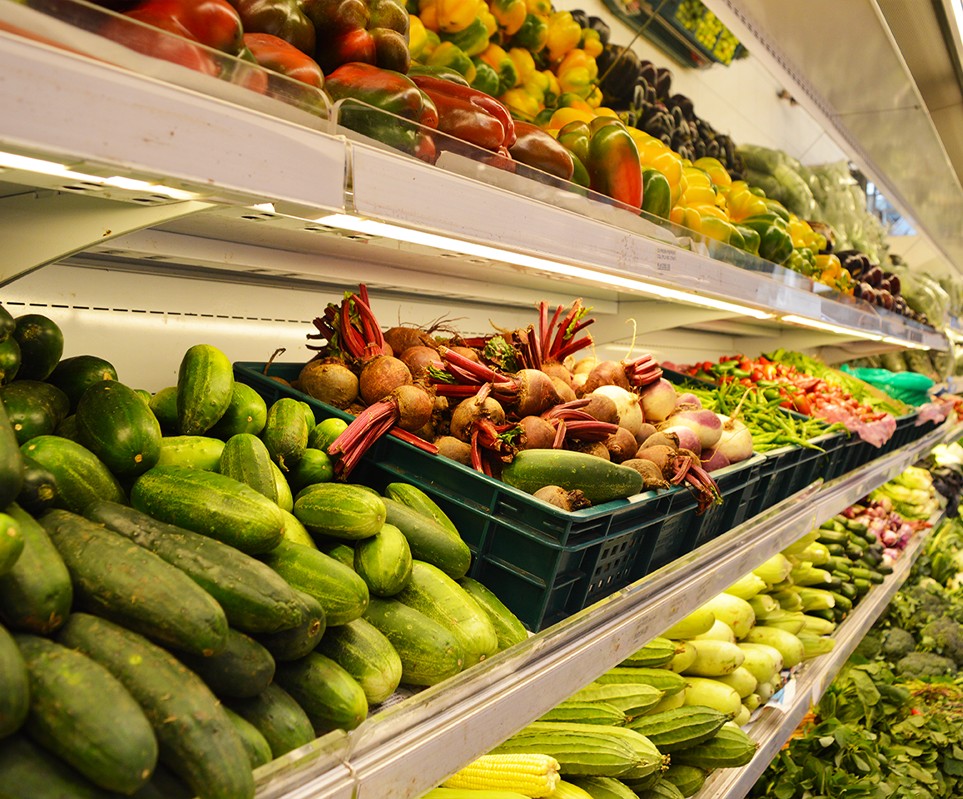 YayacentreKE's tweet photo. Add a little flavor to your menu! Radish, celery, aubergine, shallots…  @ChandaranaSuper has a huge variety of fresh vegetables to bring any meal to life #tipstuesday #yayacentre #foodplus #chandarana #supermarket https://t.co/D5t1VU7l1r