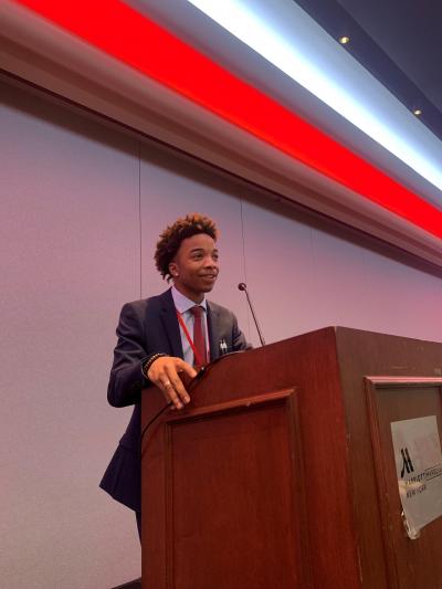 BTSWolves's tweet image. Birmingham 2022 Baton Relay will visit Wolves! 🎉

The Queen's Baton will be PARACHUTED in to East Park on 24 July where it will get an exciting tour of the city. 

Batonbearers from Wolves include Parmi Dheensa, her son Callum+Melvin Riley - nominated for their activist work.👏