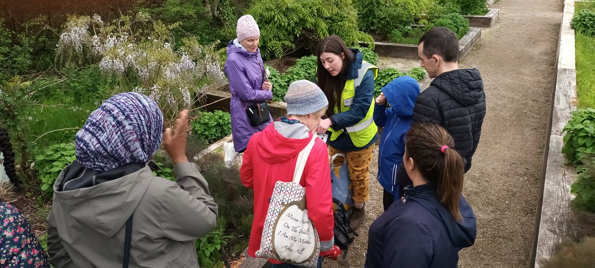 ECosnett's tweet photo. Such a lovely day yesterday giving a community talk on Irish pollinators as part of the @SligoLeader initiative with the Doorly Park Res Association and @WoodrowSustain. Highlighting the importance of allowing a little bit of untamed nature into our landscape.

#NoMowMay https://t.co/rsTBr4pCJh
