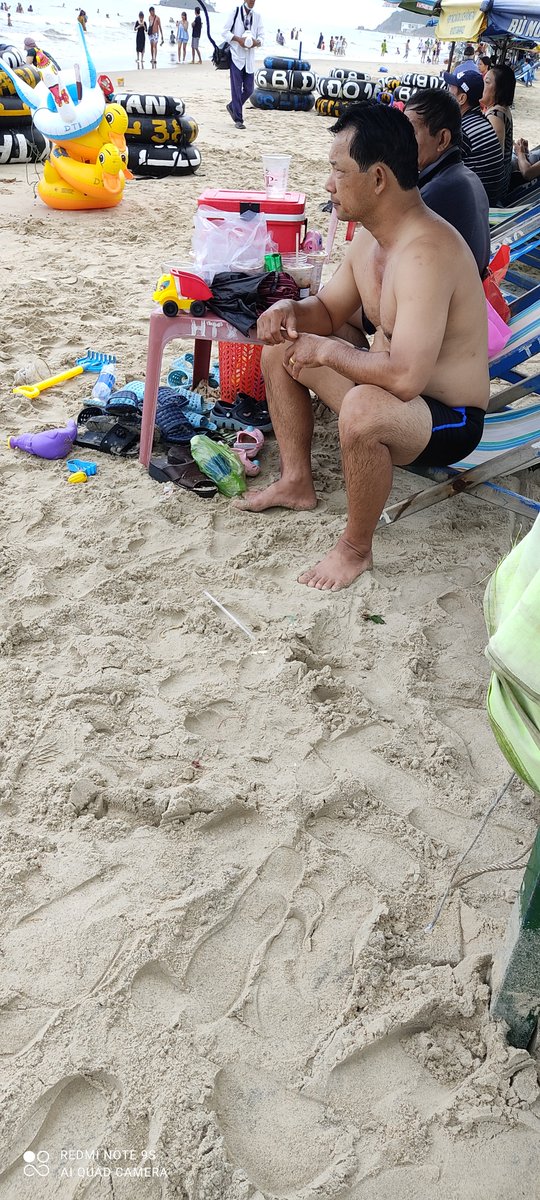 TyNguyn25068990's tweet photo. Đẹp trai quá.tại bãi sau Vũng Tàu ko biết cong hay thẳng.lông lá đẹp ghê https://t.co/Z97EW4cY92