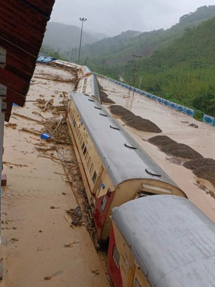 v1kas__'s tweet photo. Dima Hasao is witnessing new levels of ecological and environmental destruction,as unabated plunder of natural resources,unscientifically taken projects in the name of development wreak havoc on nature led to greater loss of life &amp; properties
#DimaHasao #AssamFloods2022 #haflong https://t.co/tGES7Nr2c4