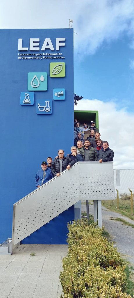 maquinazo11's tweet photo. Estuvimos de visita en @RizobacterARG con @grupoElLabrador . Tienen un equipo gente de primer nivel . El LEAF es excelente . Muchas gracias @VeroBenzo , Julio y Belén.@MarianoCuria https://t.co/S86zG7sj62